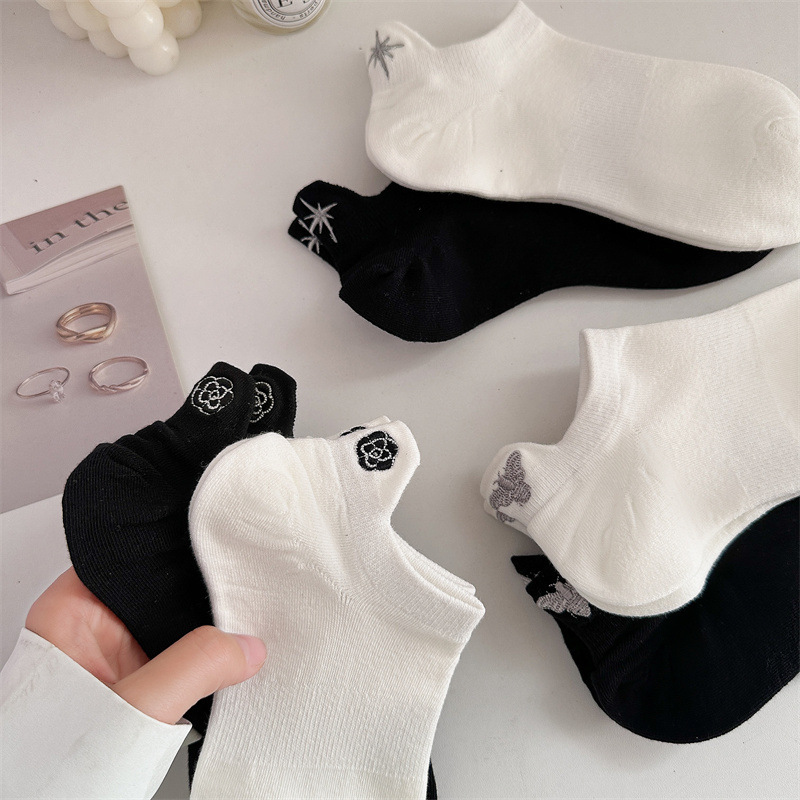 6 Pair Luxury Brand Women Sock - Embroidery On Socks recensie en prijs