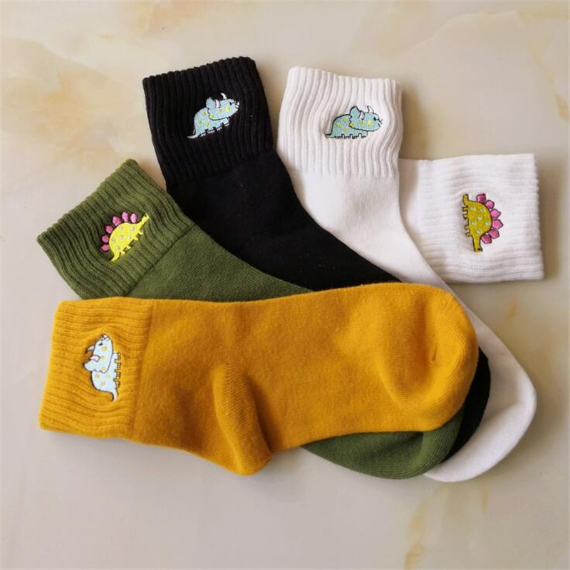 Cute Women Embroidery Dinosaur - Embroidery On Socks recensie en prijs