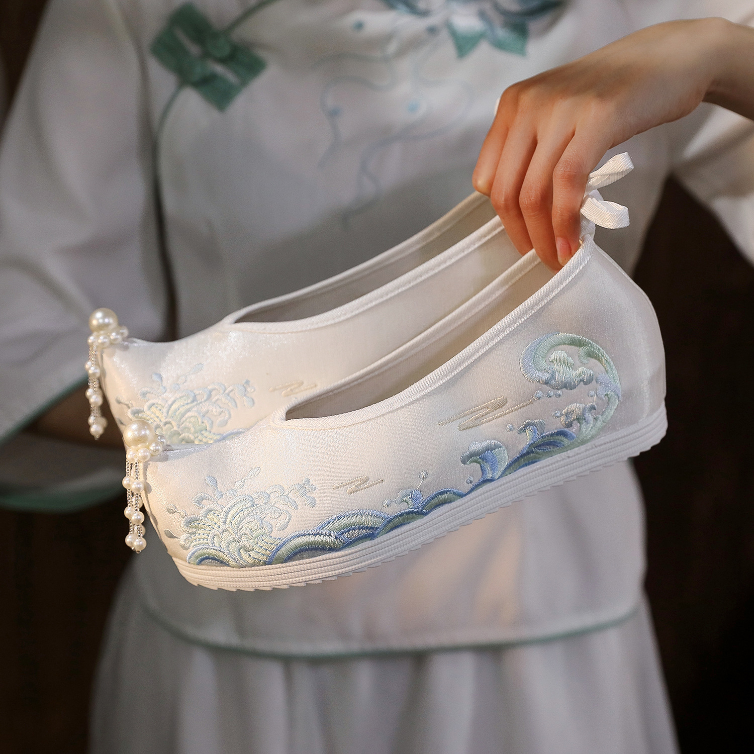 Waves Hanfu Shoes Female Embro - Embroidery Canvas recensie en prijs