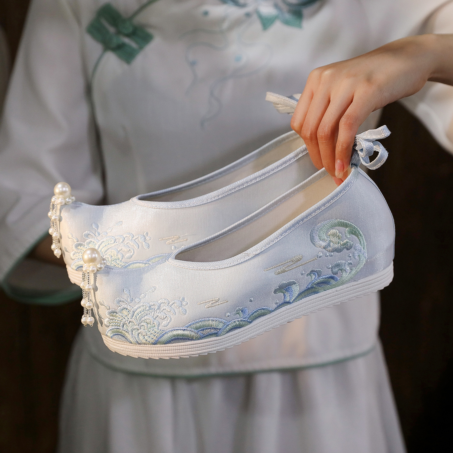 Waves Hanfu Shoes Female Embro - Embroidery Canvas recensie en prijs