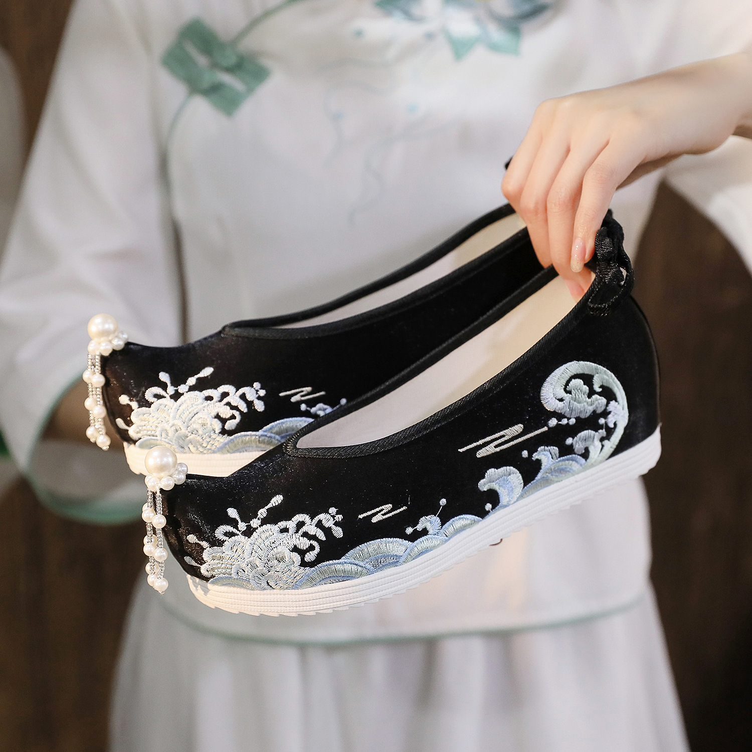 Waves Hanfu Shoes Female Embro - Embroidery Canvas recensie en prijs